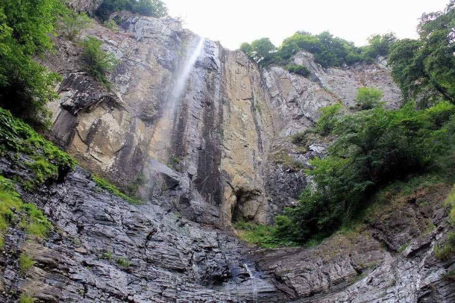 آبشار لاتون آبشار لاتون