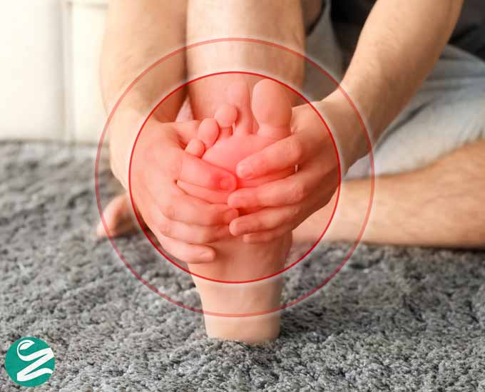 علت سوزش و داغی کف پا چیست؟