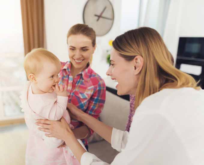 12 مزایای استفاده از پرستار کودک چیست؟