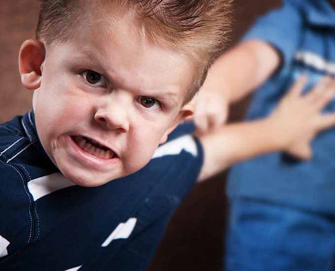 عوامل و روش‌های درمان پرخاشگری کودک