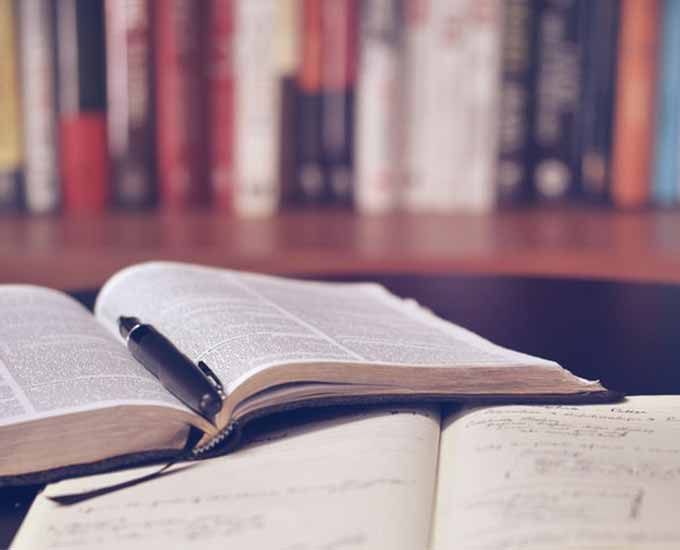 ترجمه کتاب داستان: بازآفرینی یا برگردان؟