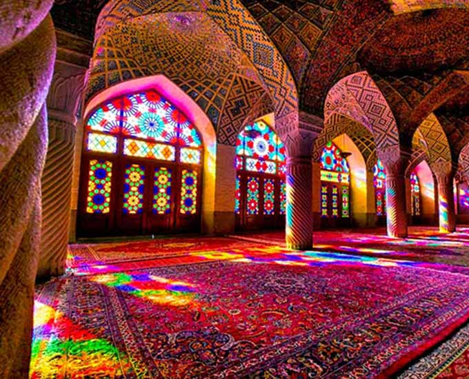 آیا شما هم عاشق نور و رنگ شیشه و آرامشی که ایجاد می کنه هستید؟