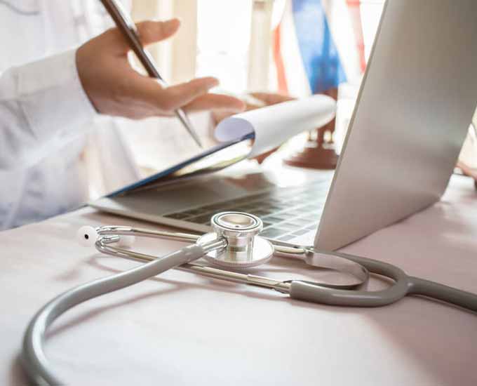 دکتر داخلی با عمومی چه فرقی می‌کند؟