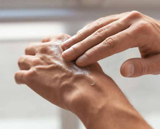 برای ترمیم پوست خشک چه کرمی مناسب است؟