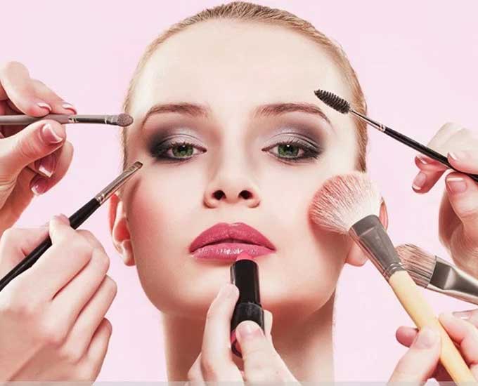 گام به گام با انواع لوازم آرایش، زیبایی را در صورت خود خلق کنید