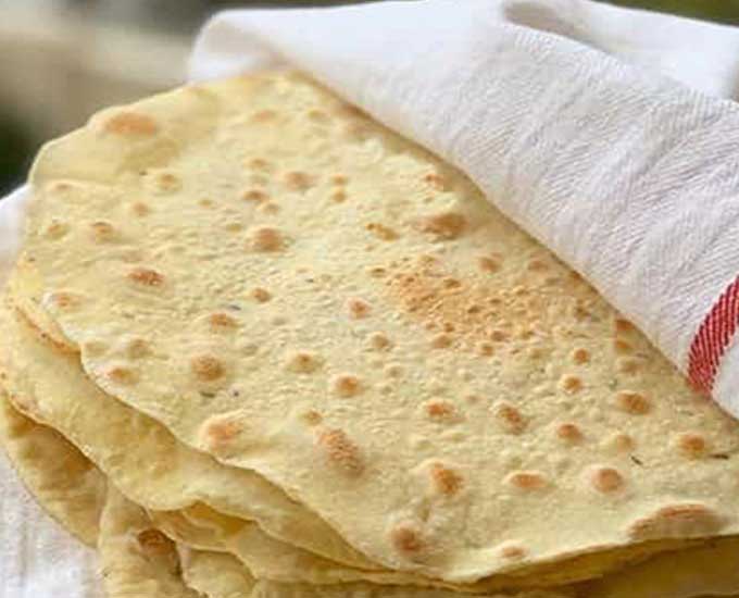 نون لواش خانگی با طعم بی نظیر بیرون