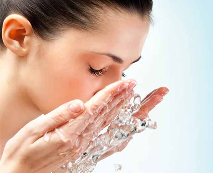 اهمیت استفاده از ژل شستشو یا فیس واش در روتین پوستی