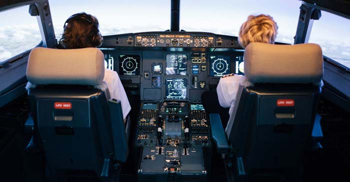خلبان و کمک خلبان هواپیما (Airline Pilot & Co-Pilot) خلبان و کمک خلبان هواپیما (Airline Pilot & Co-Pilot)