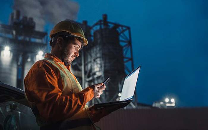 مهندس نفت (Petroleum Engineer) مهندس نفت (Petroleum Engineer)