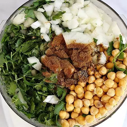 مراحل طرز تهیه فلافل پفکی