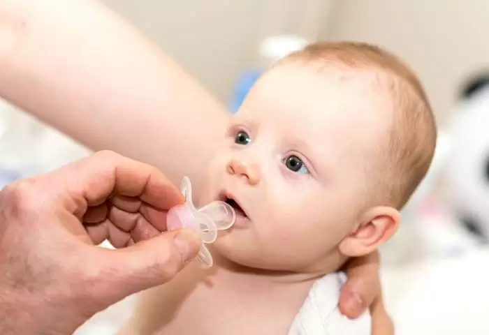 پستانک برای دندان درآوردن نوزادان