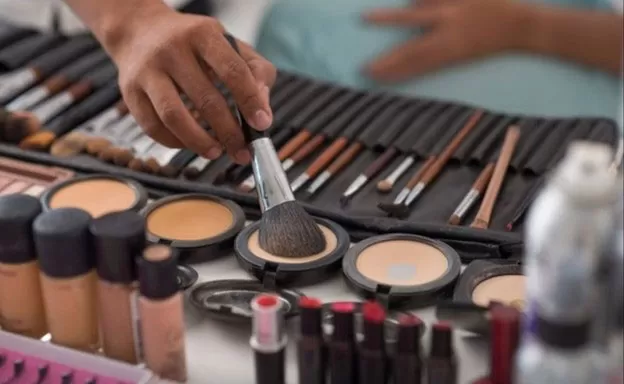 آموزش آرایشگری زنانه