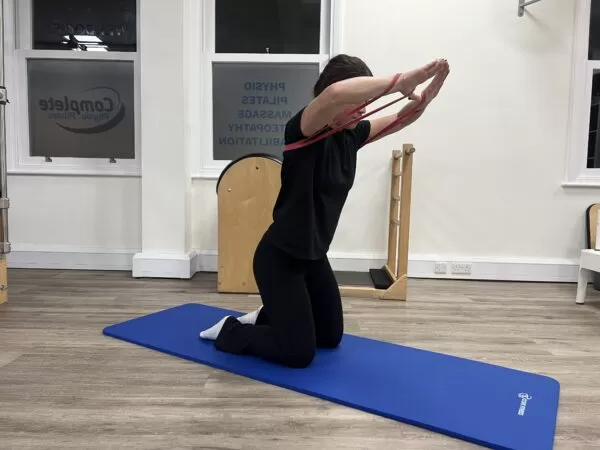 تمرین پرس بالای سر (Overhead tricep press)