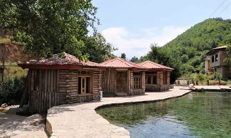 بوم‌گردی دیوچشمه