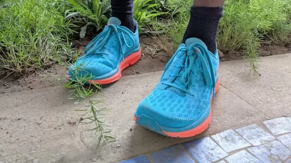 کفش Skechers GOrun Ride 9 با فناوری Hyper Burst بالشتکی نرم و پاسخگو ارائه می‌دهد.