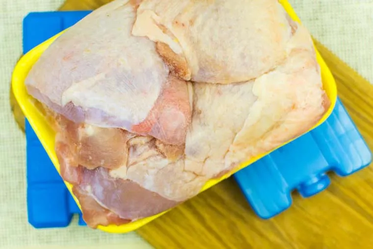 رنگ و ظاهر مرغ فاسد شده