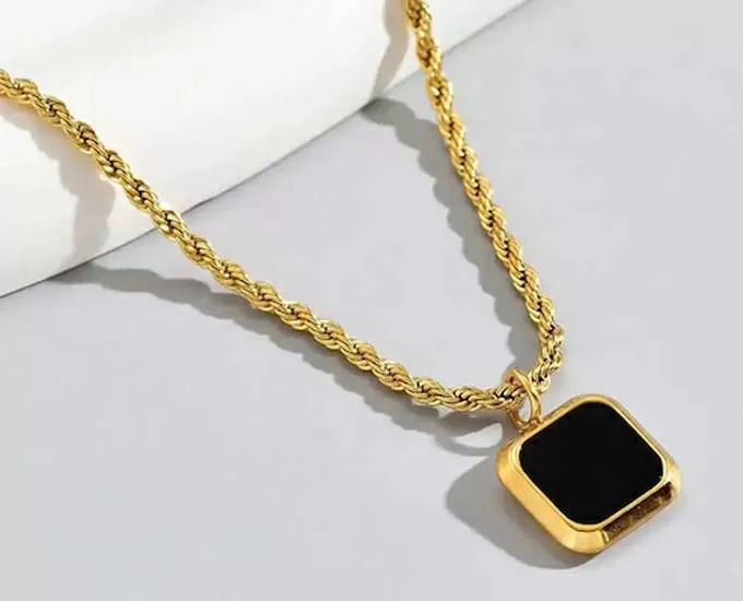 گردنبند طلای مردانه‌ای که ستاره‌های هالیوود هم عاشقشن!