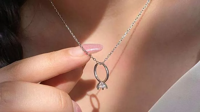 انداختن حلقه در گردنبند