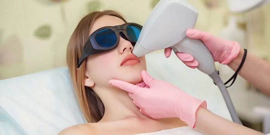 هزینه لیزر موهای زائد، قیمت ها و نکات کلیدی که باید بدانید!