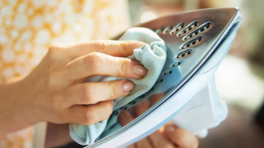 چگونه اتو را تمیز کنیم؟