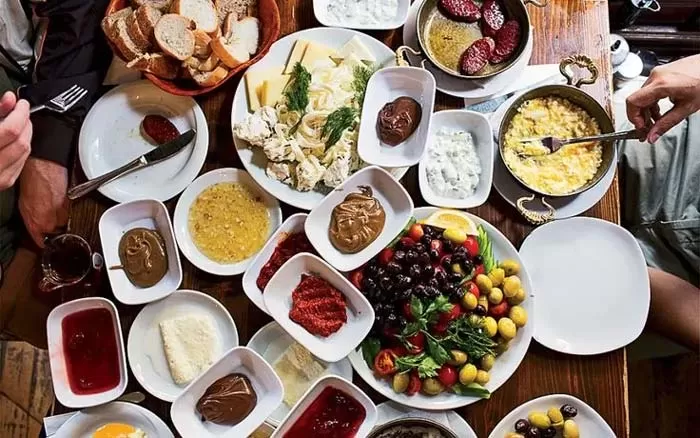 بهترين صبحانه هاي سلف سرويس تهران