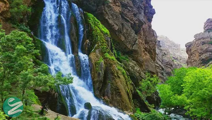 آبشار آب سفید