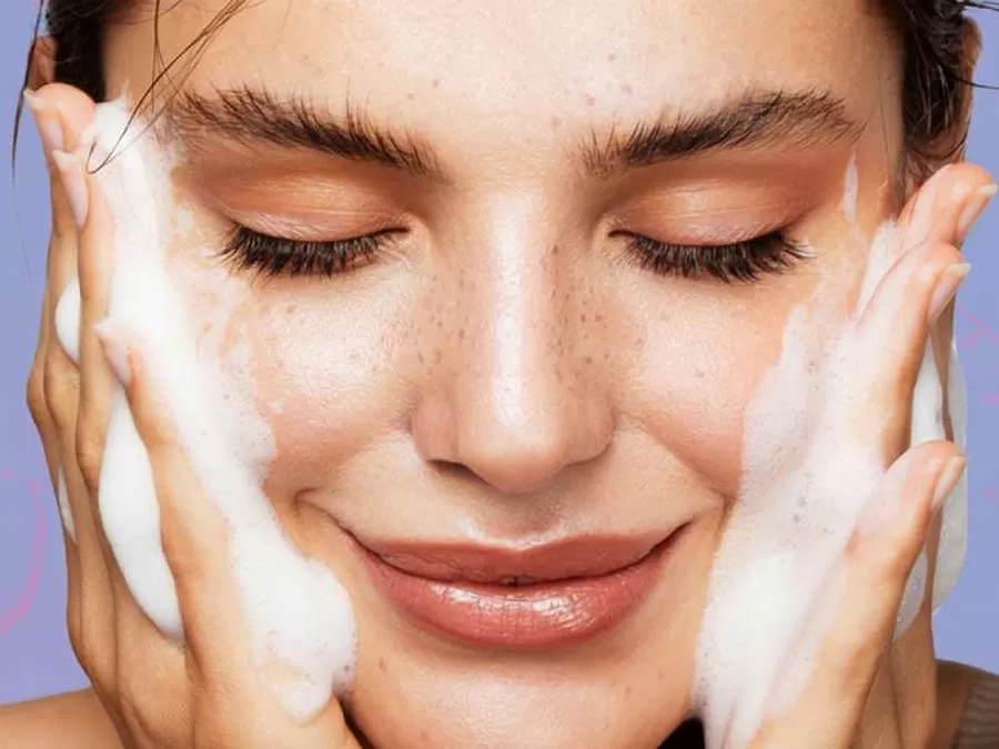 راهنمای انتخاب ژل شستشوی صورت آبرسان و روشن کننده