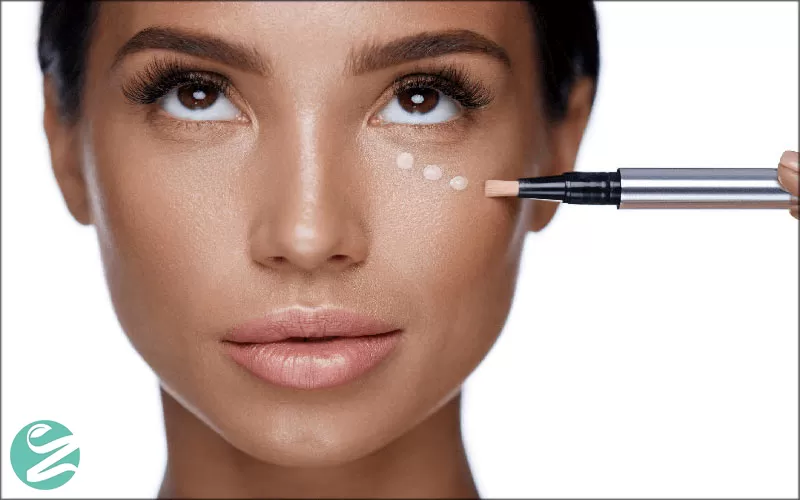 2. سیاهی دور چشم را با کانسیلر زیر چشم بپوشانید