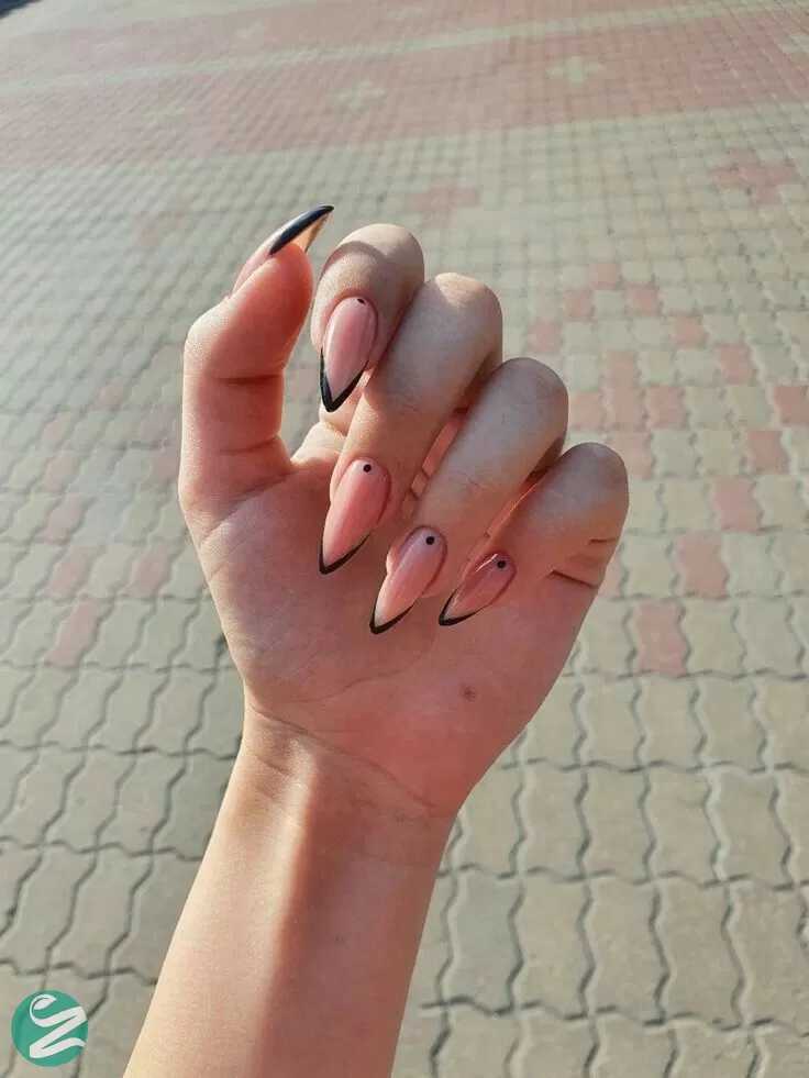 مدل ناخن فرنچ وی شکل