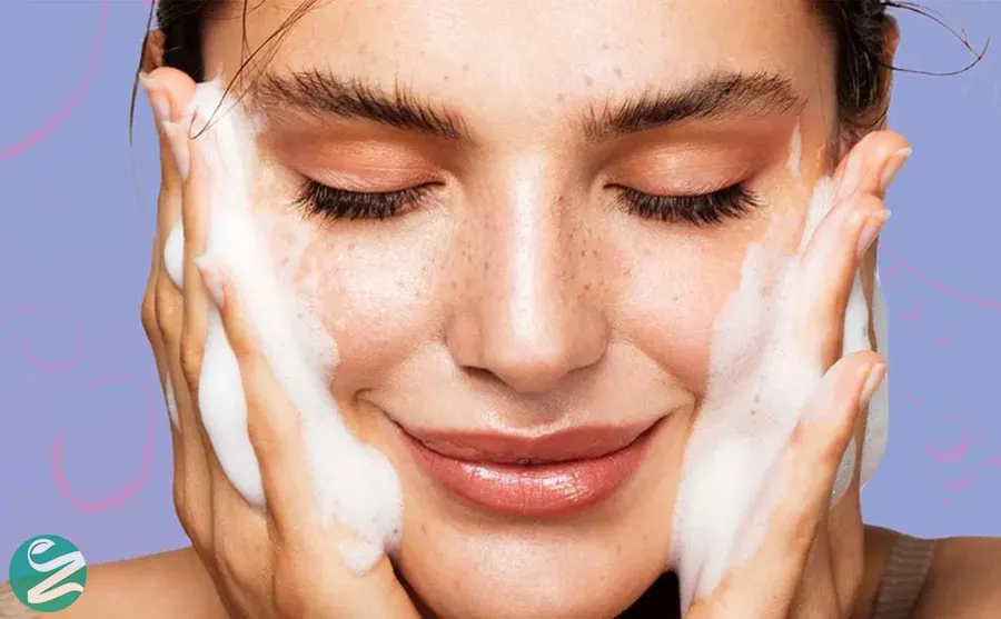 تفاوت فوم و ژل شستشوی صورت چیست؟ کدام برای پوست من بهتر است؟