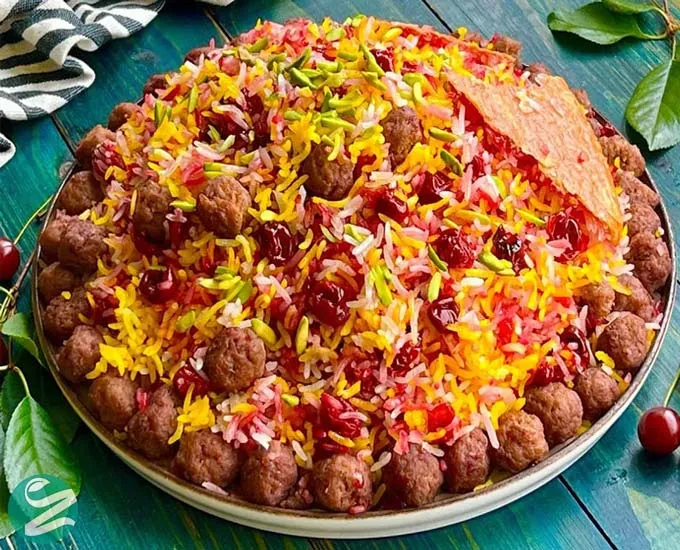 طرز تهیه آلبالو پلو مجلسی با مرغ و گوشت قلقلی + نکات