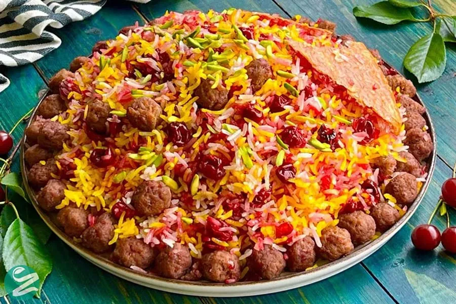 طرز تهیه آلبالو پلو مجلسی با مرغ و گوشت قلقلی + نکات