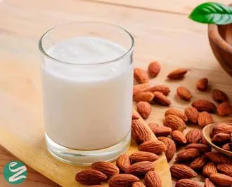 18 خاصیت شگفت‌انگیز شیر بادام + طرز تهیه خانگی ساده و خوشمزه