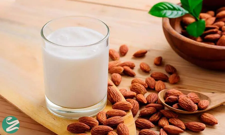 18 خاصیت شگفت‌انگیز شیر بادام + طرز تهیه خانگی ساده و خوشمزه